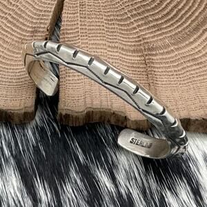 1990s Native American NAVAJO Sterling Carinated Cuff Bracelet Hash & Zig Zag